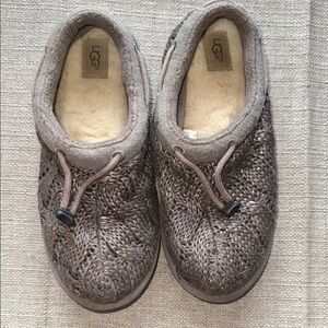 UGG Brown Cozy Slippers girls size medium 4/5